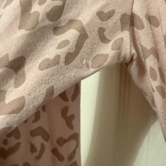 Kyte Baby Womens Bamboo Robe in Blush Leopard Size M/L - Picture 4 of 5